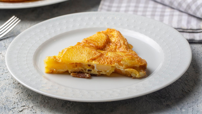 2TA23XD Potato omelette, egg with potatoes (Turkish name; Yumurtali patates)