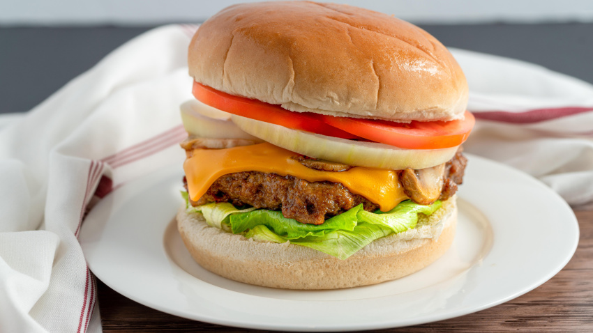Un simple gest abans de portar la carn al foc garanteix una hamburguesa plana, sucosa i deliciosa