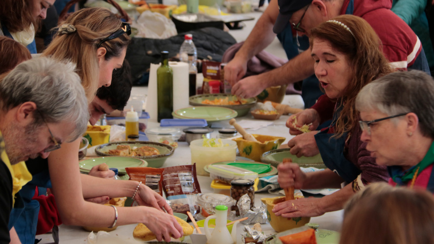 El plat més icònic del Baix Penedès es comparteix amb grans i petits