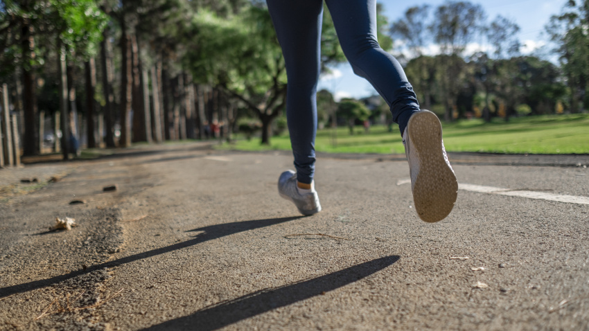 Ni córrer sense parar ni caminar tota l’estona: la clau pot estar en combinar les dues coses per aguantar més temps sense esgotar-se.