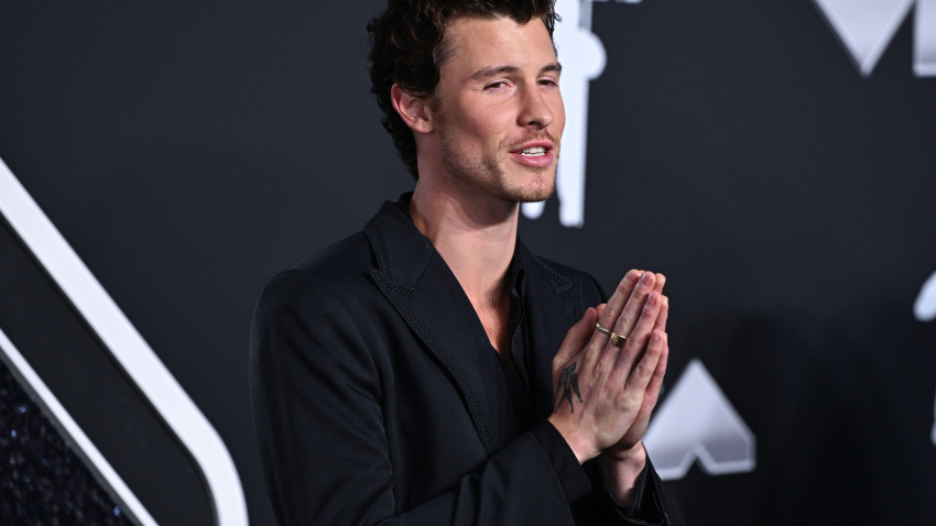 Shawn Mendes llegando los premios MTV Video Music Awards 2024