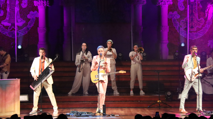 Els Amics de les Arts, durant el concert al Palau de la Música Catalana que dona el tret de sortida a la gira del 20è aniversari