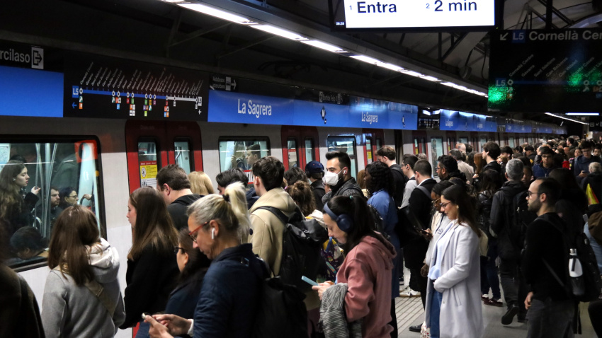 Andanes plenes en una jornada que ha marcat un nou rècord històric de validacions a TMB