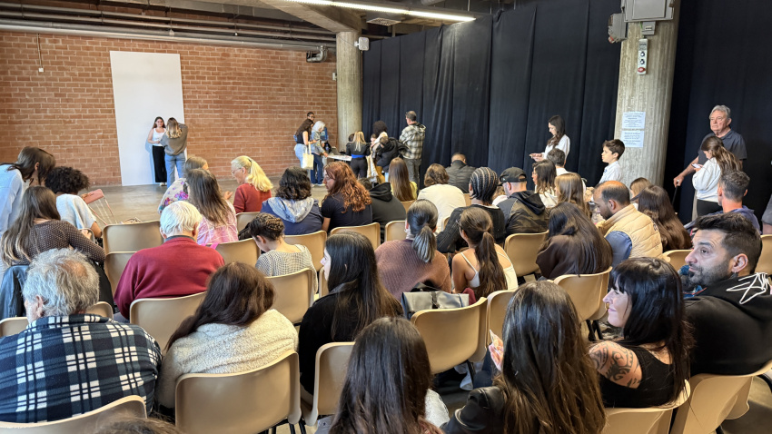El procés de selecció, ràpid i senzill, contrasta amb les llargues hores d’espera dels participants al càsting massiu celebrat a Girona.