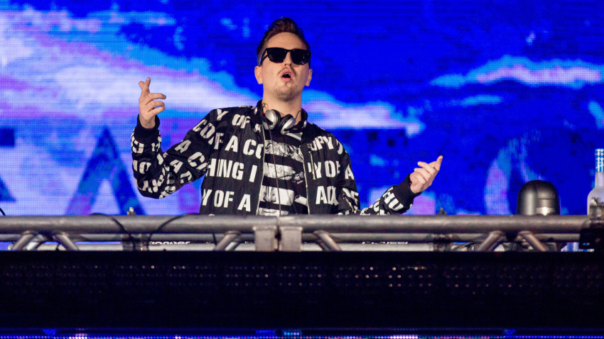 FAN0GP Rosemont, Illinois, USA. 30th Dec, 2015. Electronic musician ROBIN SCHULZ performs live during the Reaction New Years Eve show at Donald E. Stephens Convention Center in Rosemont, Illinois © Daniel DeSlover/ZUMA Wire/Alamy Live News