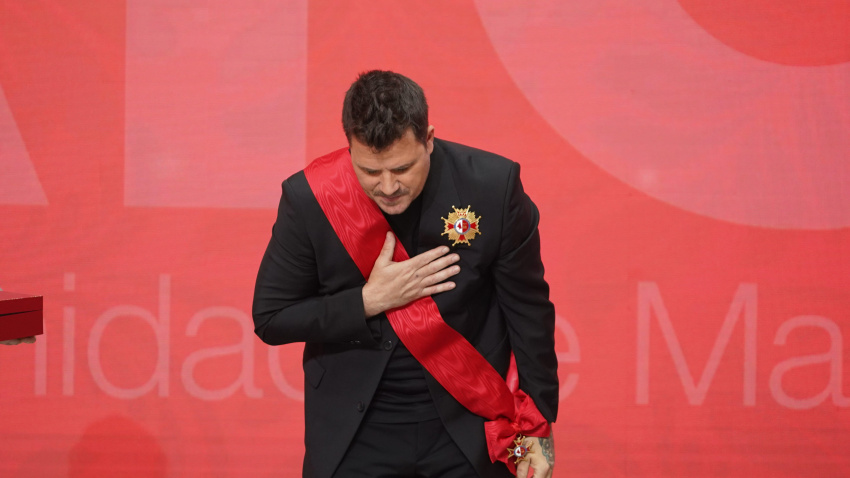 Dani Martín y su medalla de la Comunidad de Madrid, otorgada en 2023