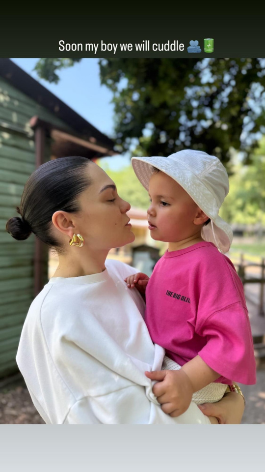 Jessie J junto a su pequeño