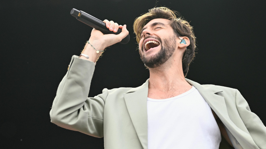 13 September 2024, Baden-Württemberg, Hockenheim: Musician Alvaro Soler performs at the Glücksgefühle Festival at the Hockenheimring. Photo: Uwe Anspach/dpa
