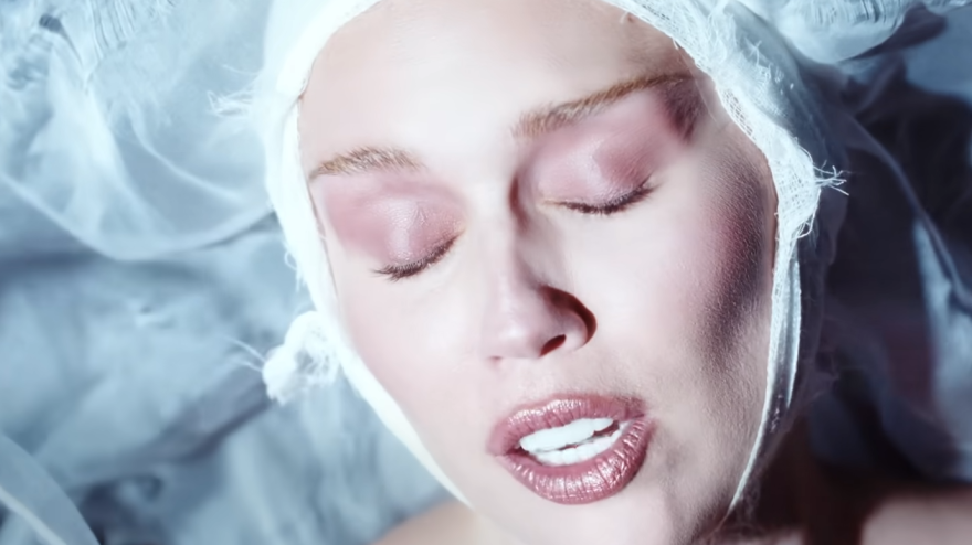 Miley Cyrus para 'Secrets'