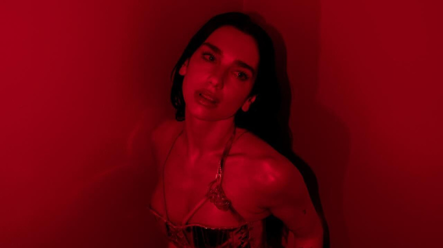 Dua Lipa estalla contra 'Daily Mail' por las informaciones relativas a su mánager