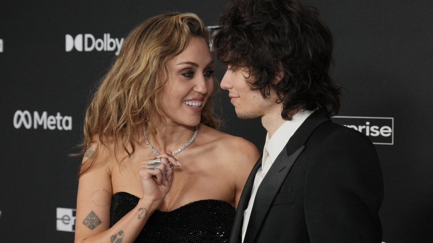 Miley Cyrus y Maxx Morando se casan