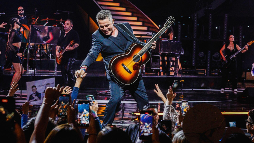 Alejandro Sanz actuando en el Festival Viña del Mar