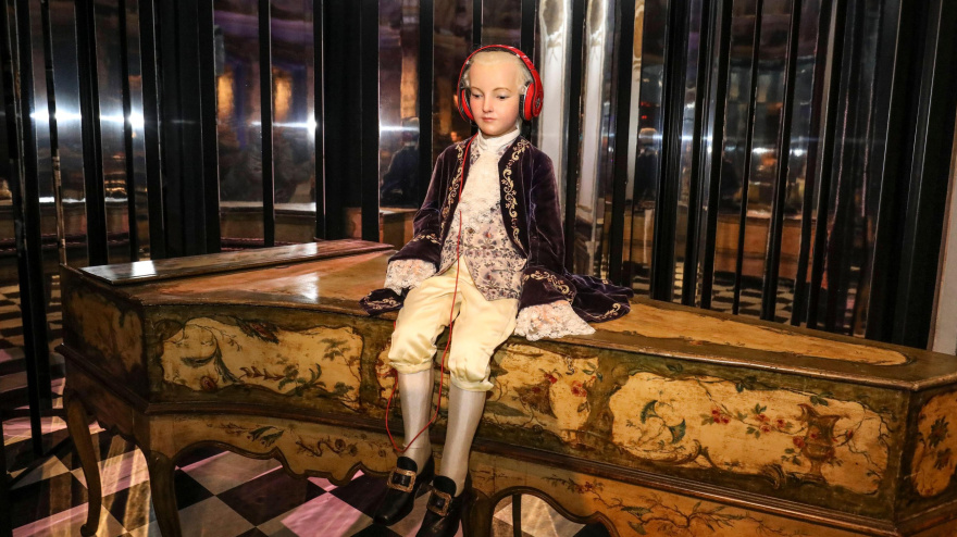 2FYWX70 MUSEE GREVIN, PARIS