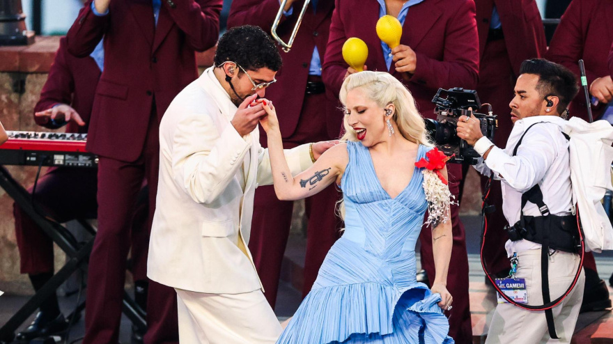 Lady Gaga y Bad Bunny en el Show de medio tiempo de la Super Bowl.