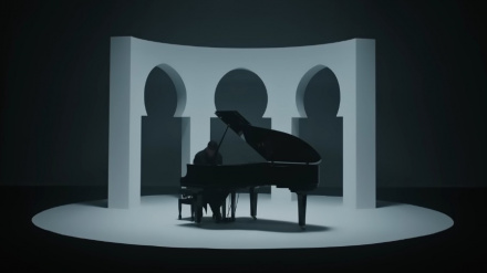 Pablo López en una imagen del vídeo de 'A paso lento'