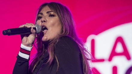 Amaia Montero y el simbolismo de la chaqueta azul con la que regresa a La Oreja de Van Gogh