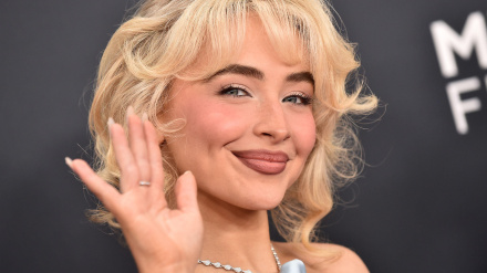 Sabrina Carpenter en los premios GRAMMY 2025