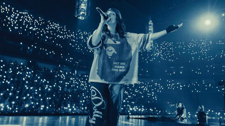 Billie Eilish durante uno de los conciertos de su gira