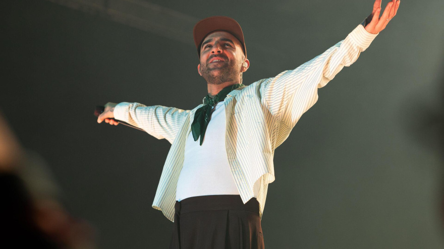 Nil Moliner canta a su gran debilidad en 'Me Acuerdo de Ti'