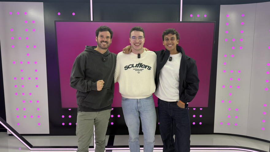 Willy y Antón (Taburete) en los estudios de CADENA 100 con Pablo Gallinar