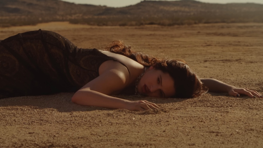 Rosalía estrena el videoclip de 'Sauvignon Blanc'