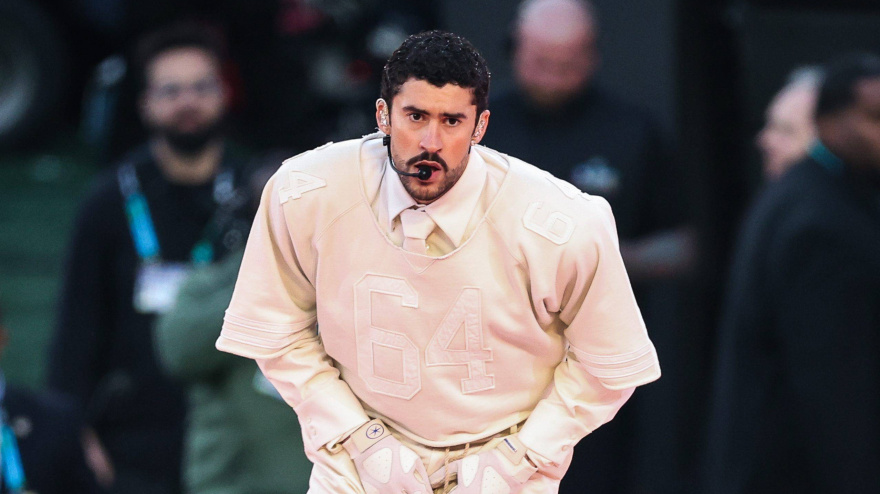 Bad Bunny y todos los lanzamientos que ha hecho en 14 de febrero