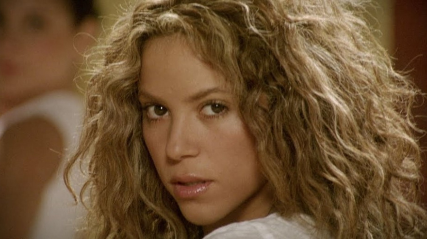 Shakira en una imagen del videoclip de 'Hips don't lie'
