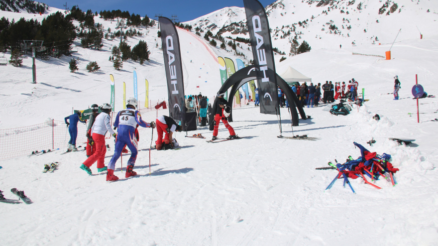 Pirineu a tope: esquiadors gaudint de pistes amb gruixos de neu rècord aquesta Setmana Santa