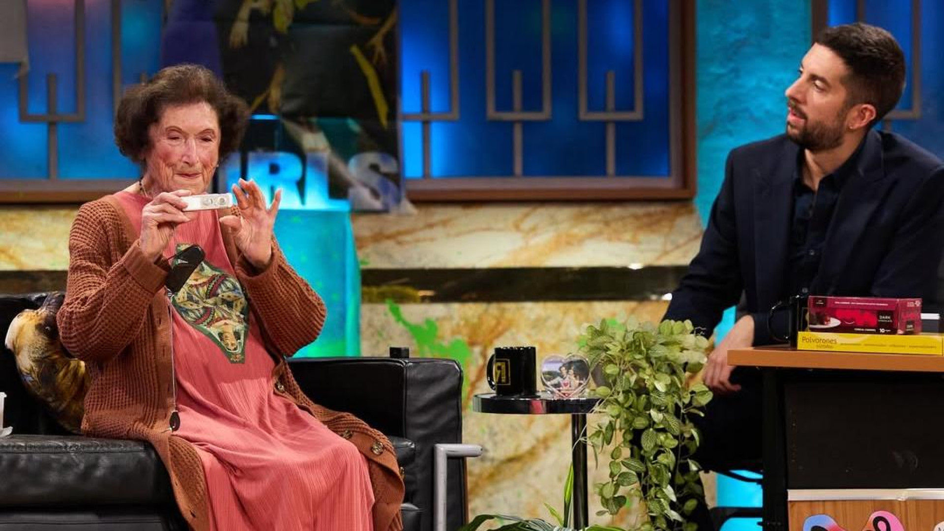 Aplauso unánime a 'La Revuelta' tras la improvisada visita de Liana Romero  Swirski: “Historia de la televisión”