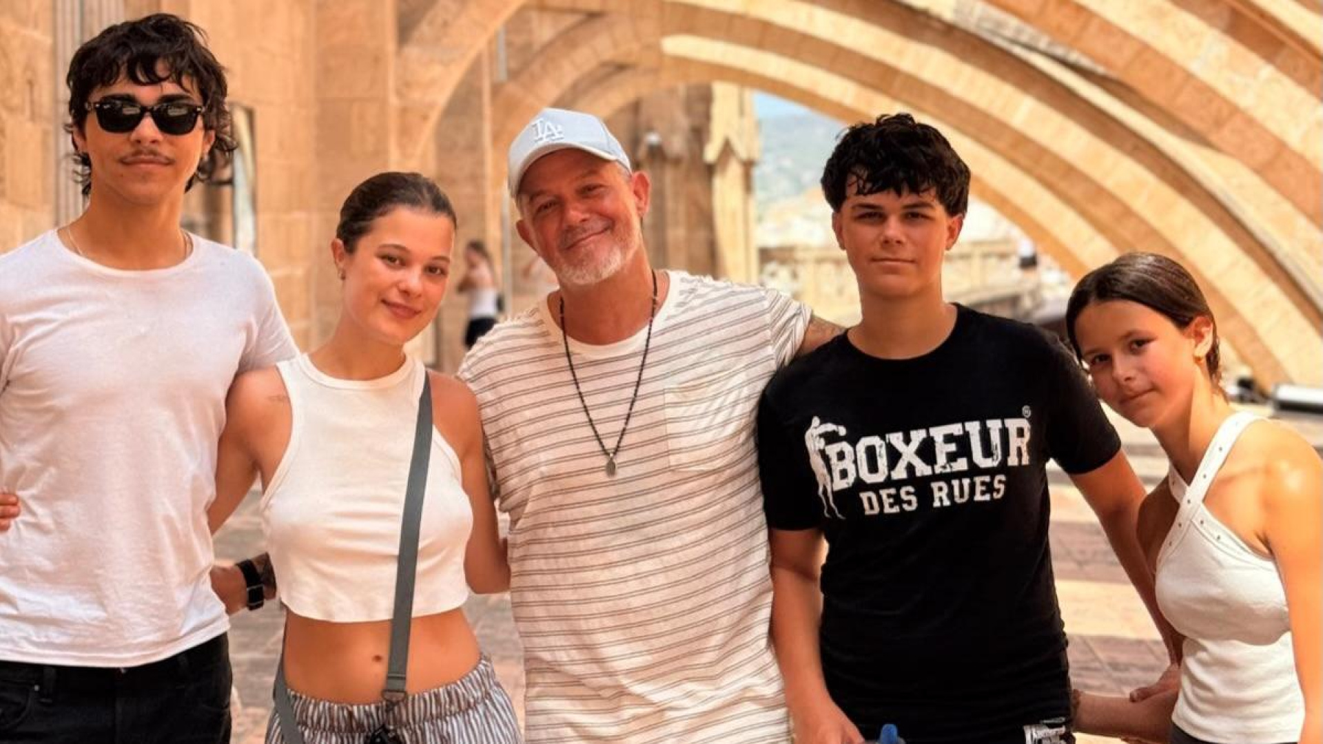 Alejandro Sanz takes Mallorca break with his family
