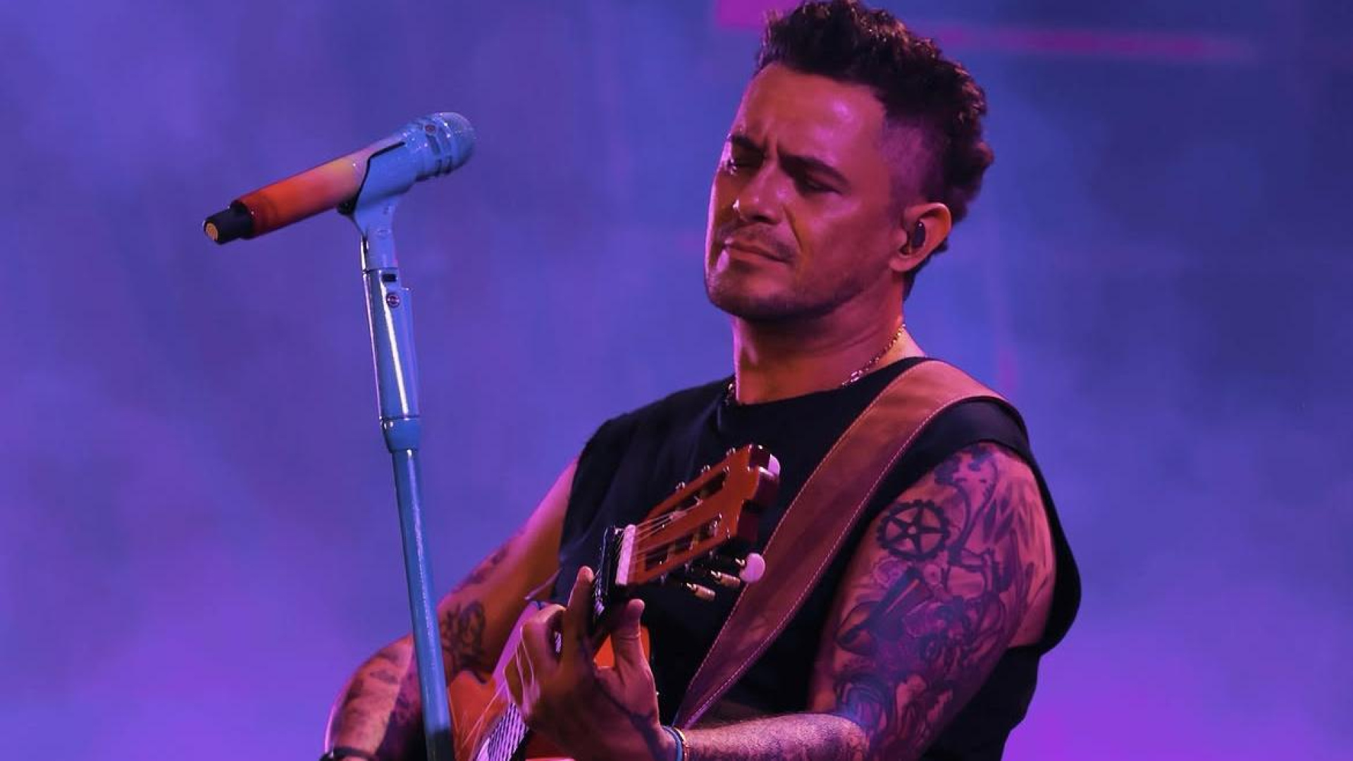 Alejandro Sanz Marks 35 Years Since Debut Album Release