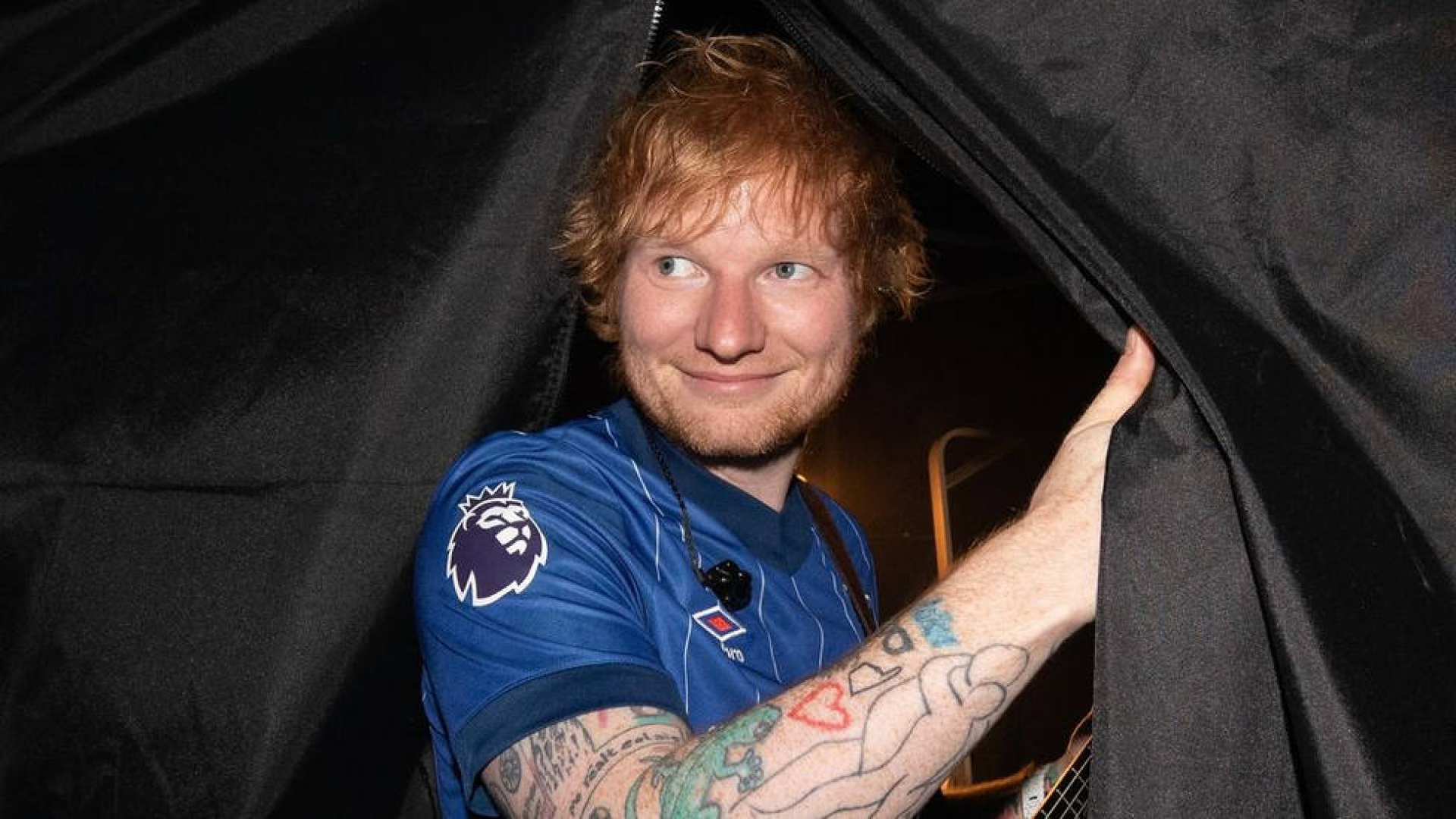 Ed Sheeran nos muestra la rutina de su día a través de esta misteriosa