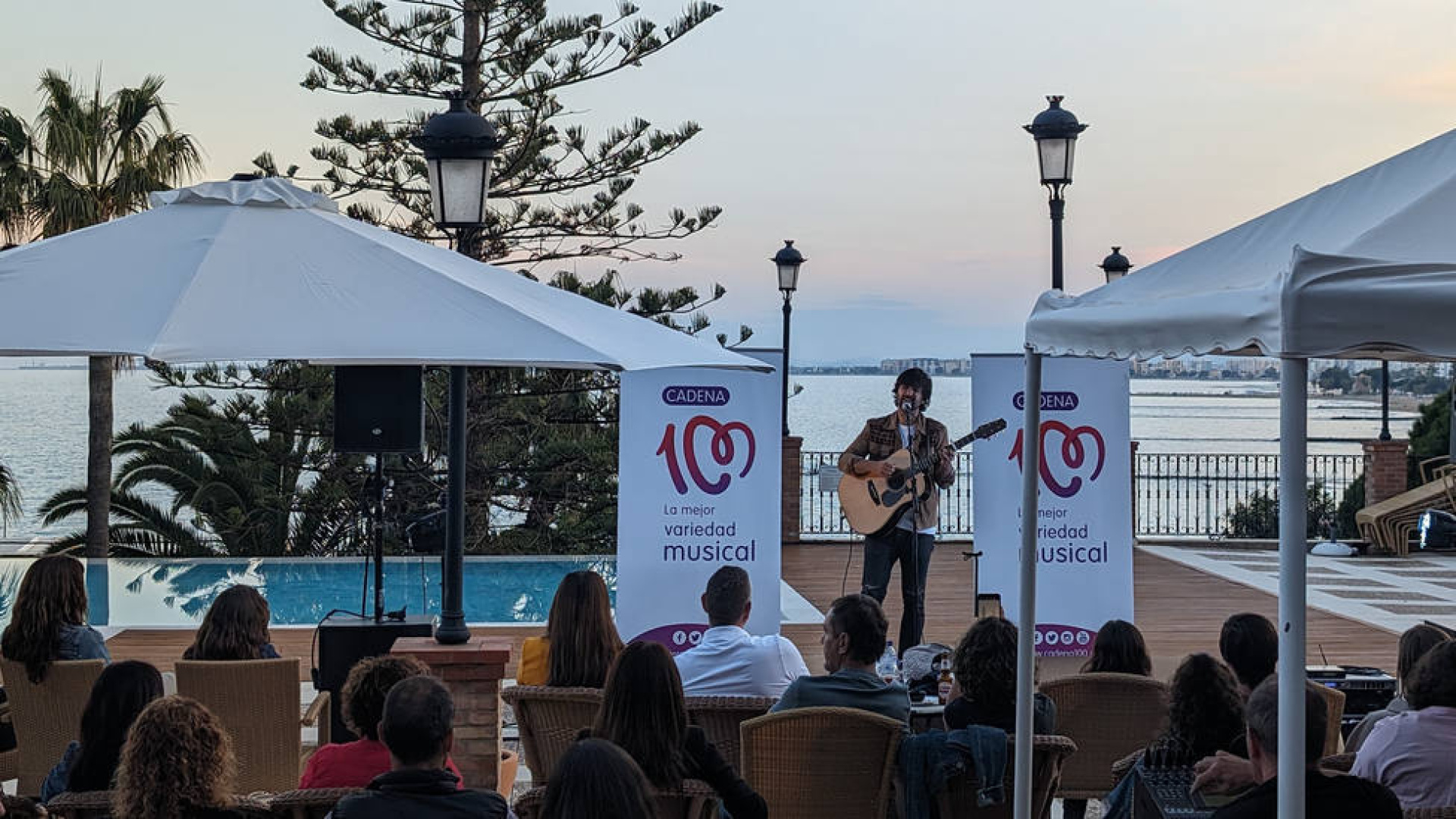 David Otero desvela cómo se compuso 'Besos', de El canto del loco, y la