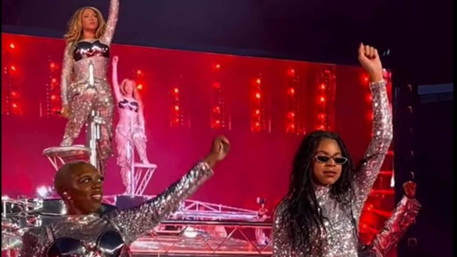 Beyoncé da una enorme sorpresa sacando a su hija Blue Ivy al escenario ...