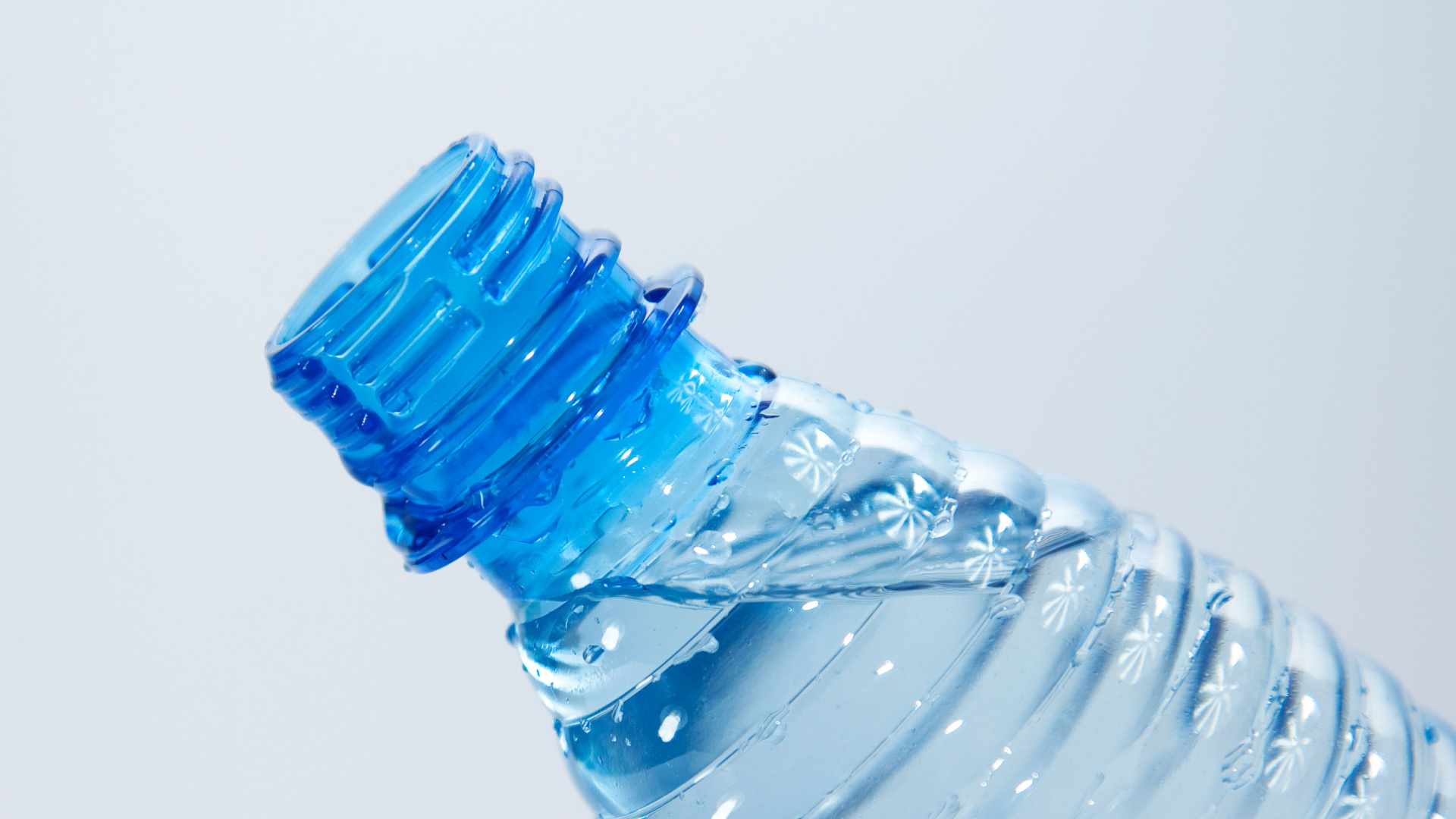Dr Julio Maset warns against drinking water before bed