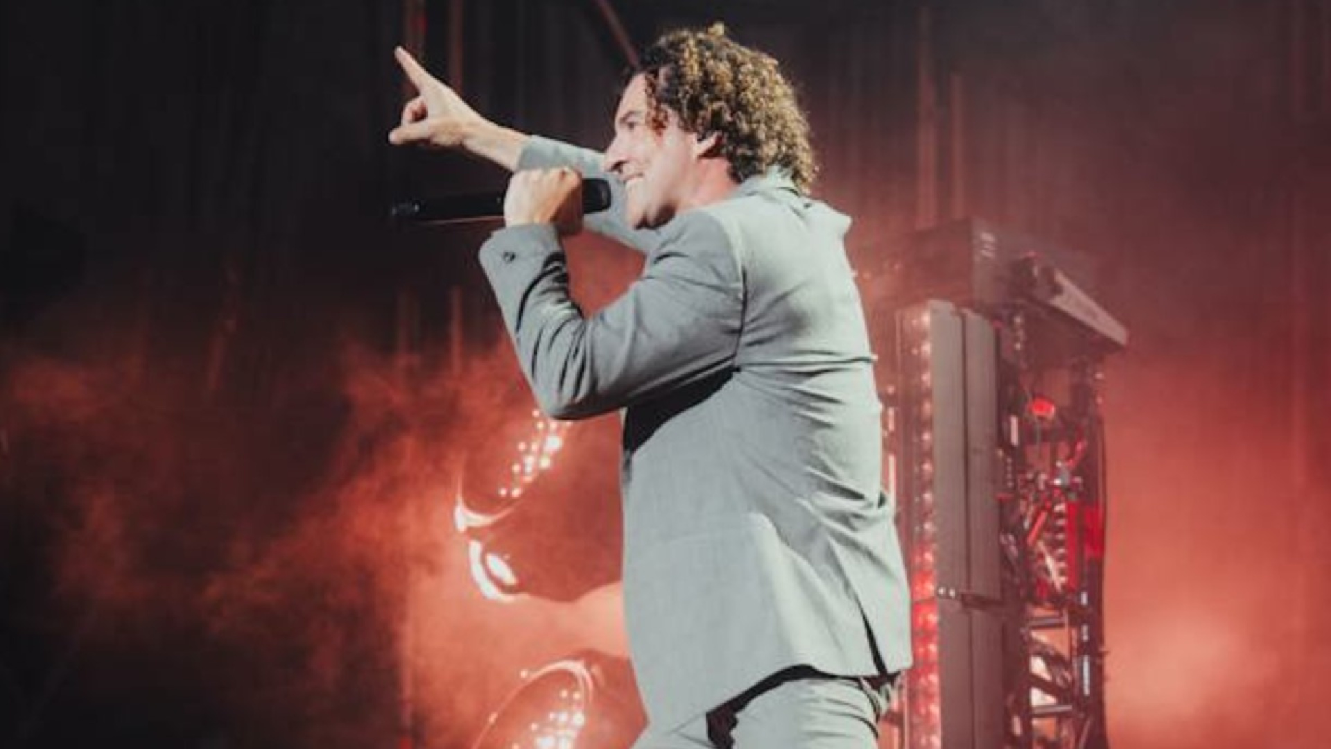 David Bisbal covers Julio Iglesias on new album Eternos