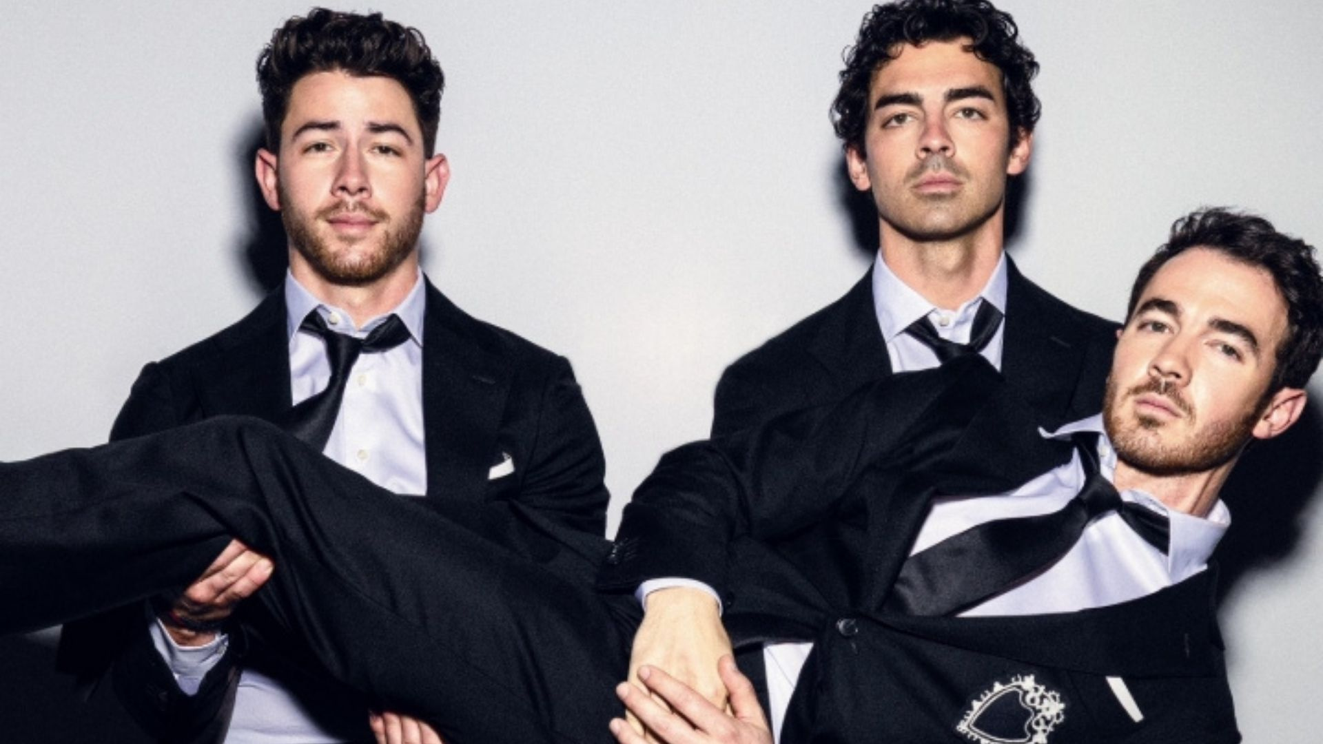 Jonas Brothers Release New Single 'Listen When Sad'