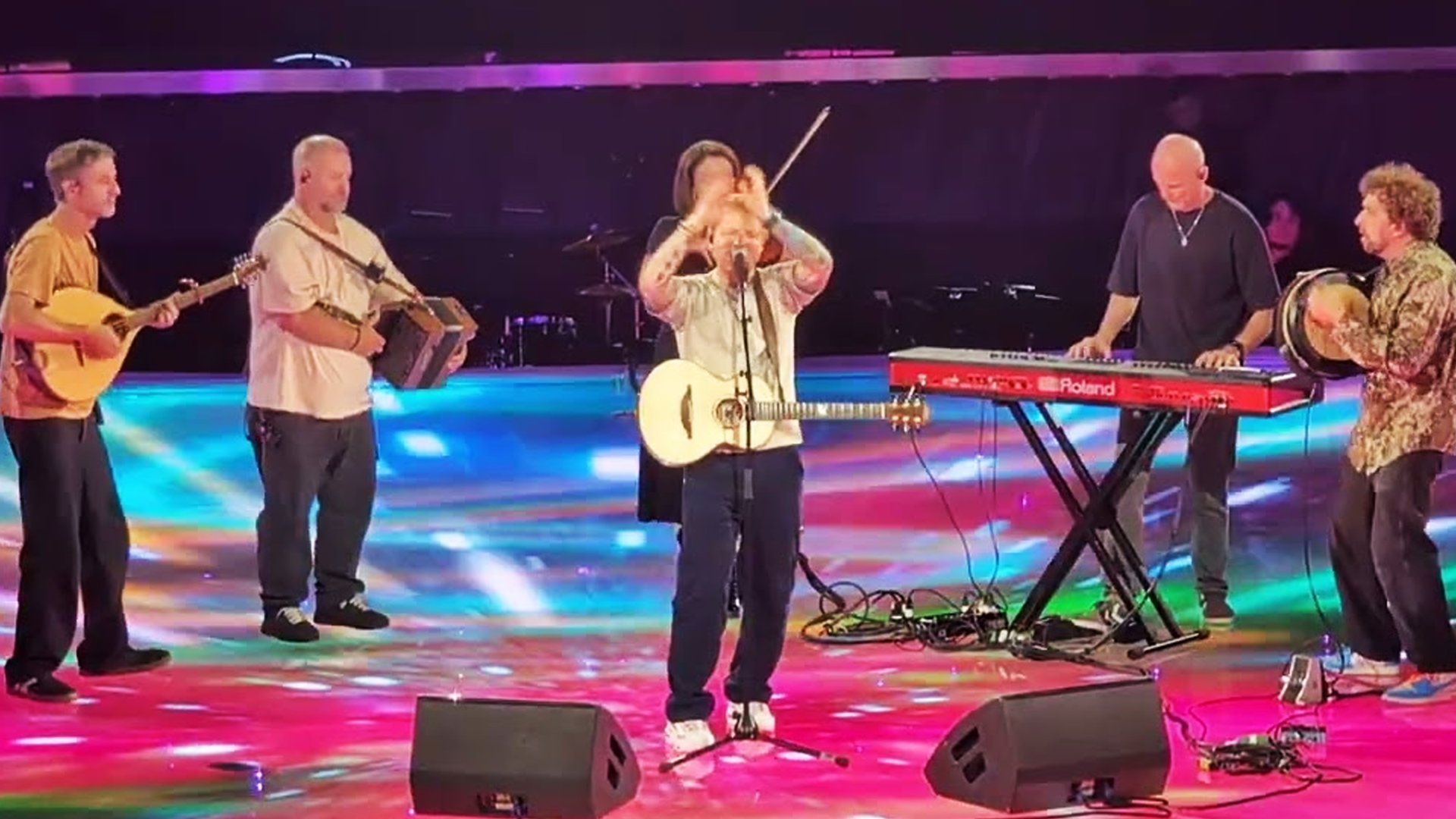 Ed Sheeran Sings 1990s Pokemon Theme in San Francisco