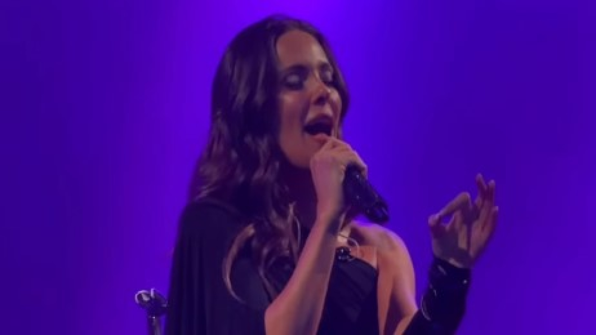 Lorena Gómez launches 20th anniversary tour in Titulcia