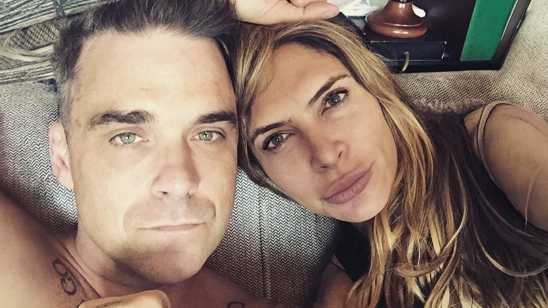 Robbie Williams Flexes Abs in Wife Ayda Field's Video