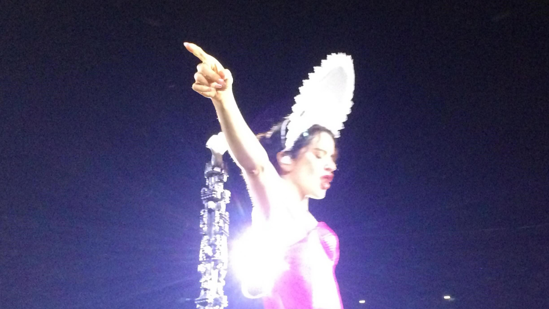 Rosalia Reflects on Physical Toll as Six-Month Lux Tour Ends