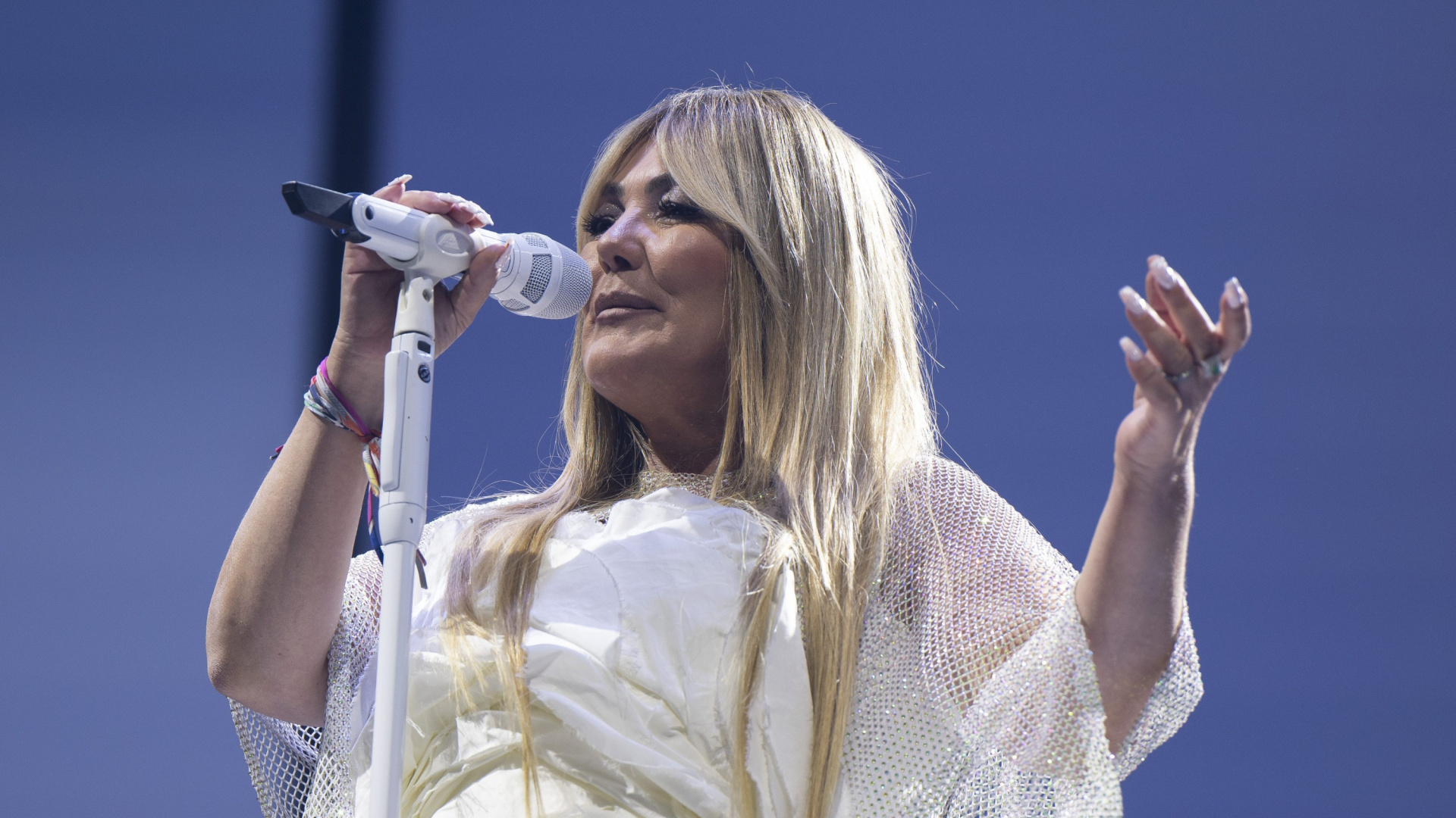 Amaia Montero Alters Lyrics at Madrid Reunion Concert