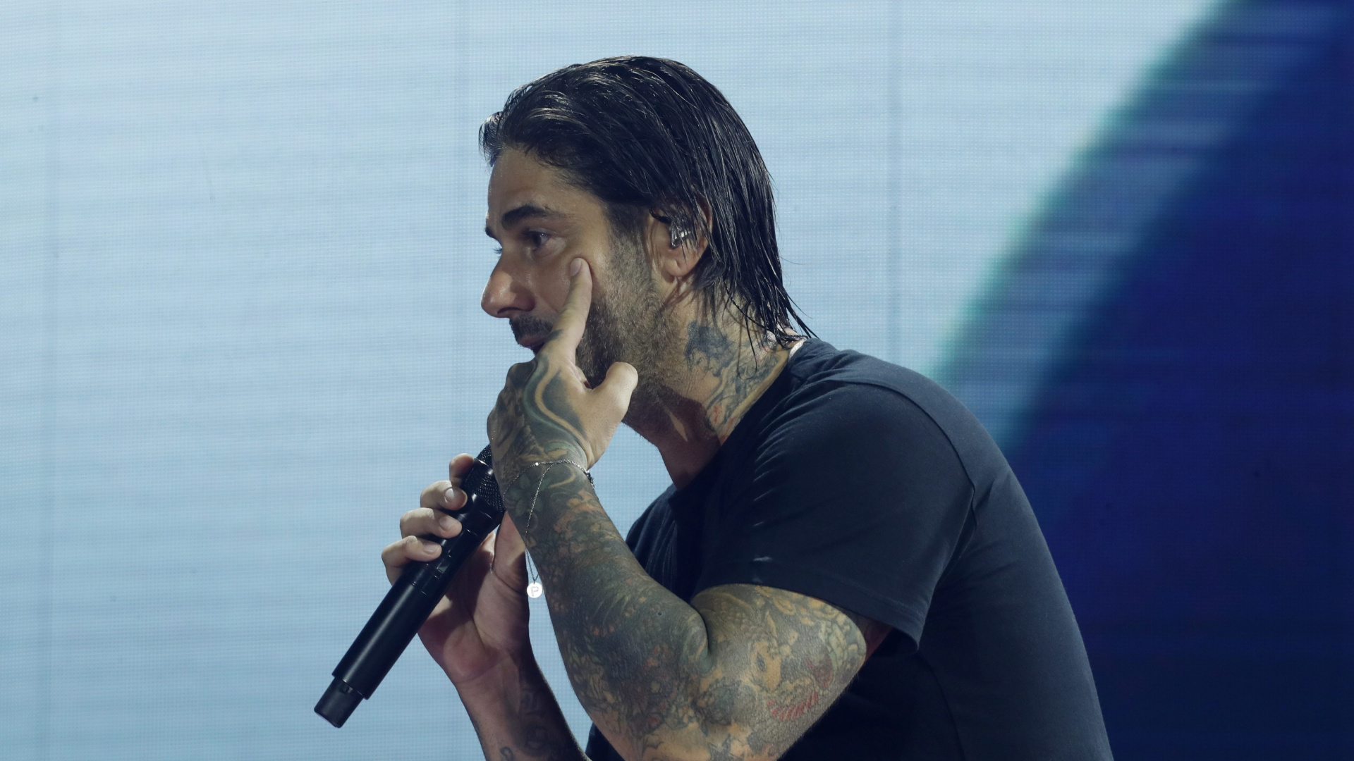 Melendi drops new song from setlist as Pop-Rock tour starts