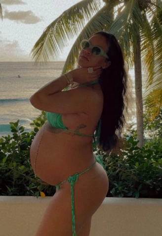 Rihanna en Bikini embarazada de Rocki en Barbados