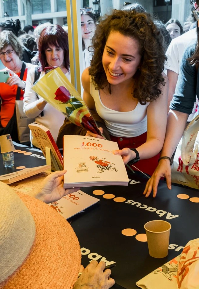 Autors i autores signant llibres durant la diada de Sant Jordi, un dels moments més esperats pels lectors