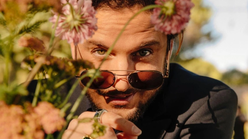 Manuel Carrasco y la imagen al lado de su hijo en el estudio de grabación