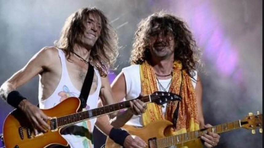 Iñaki Antón Uoho, hospitalizado a la vez que muere Robe Iniesta, compañeros en Extremoduro