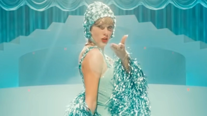 Taylor Swift en el rodaje de Opalite