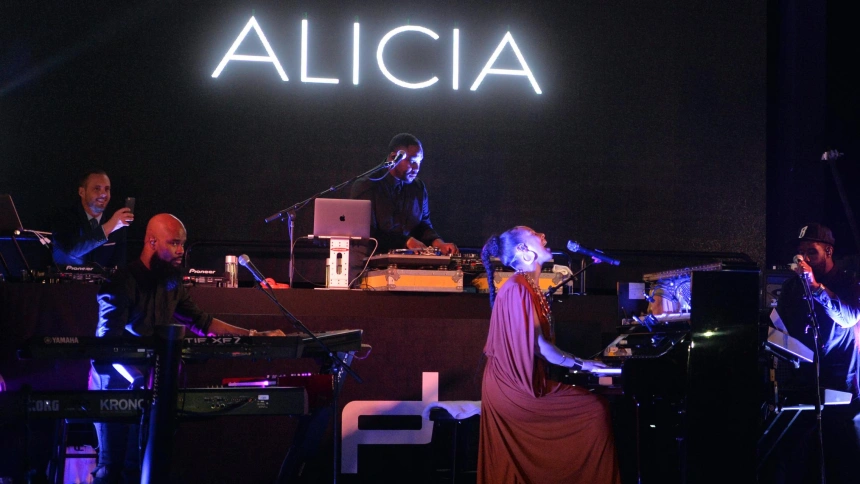 KHT2T5 SUNNY ISLES, FL - MARCH 18: Alicia Keys performs for the grand opening party for President Trumps former partner Gil Dezer at thePorsche Design Tower Miami on March 18, 2017 in Sunny Isles, FloridaPeople:  Alicia Keys