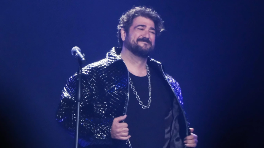 Antonio Orozco, emocionado en La Noche de CADENA 100 en 2023